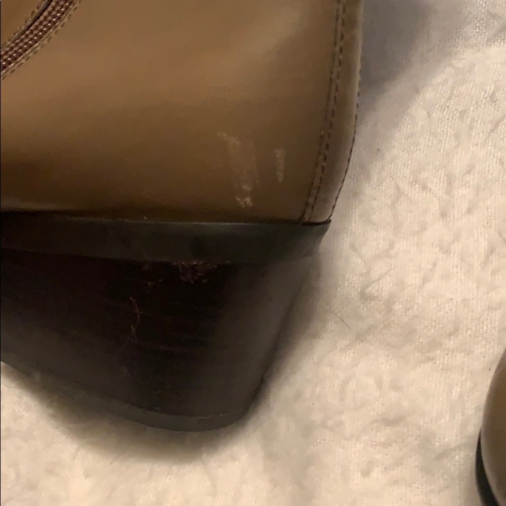 B. Makowsky Boots - Picture 7 of 8
